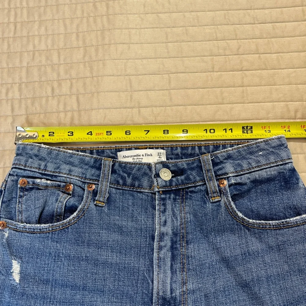 Abercrombie & Fitch THE SKINNY HIGHRISE WOMENS 27/4 R Ripped Blue Jeans